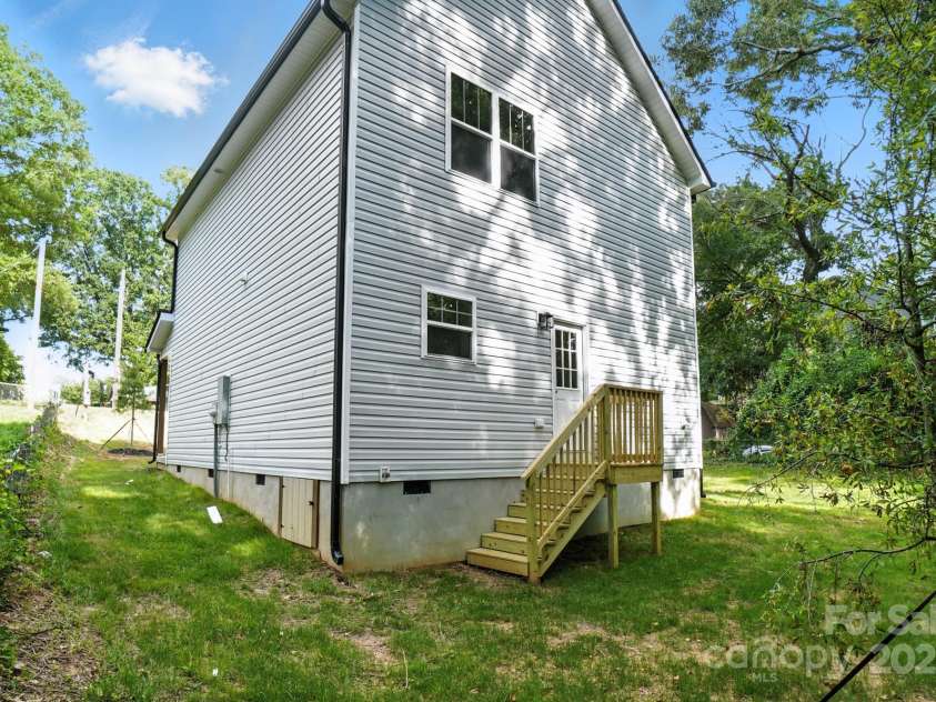 2732 Mayfair Avenue, Charlotte, NC 28208.  MLS# CAR4276122, YatesRealty ID 23252. 