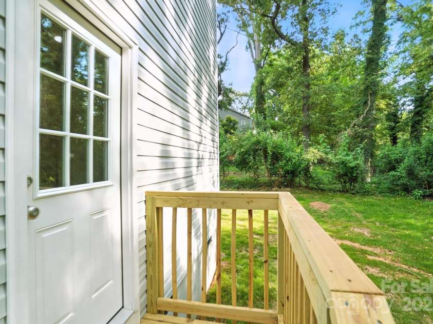 2732 Mayfair Avenue, Charlotte, NC 28208.  MLS# CAR4276122, YatesRealty ID 23252. 