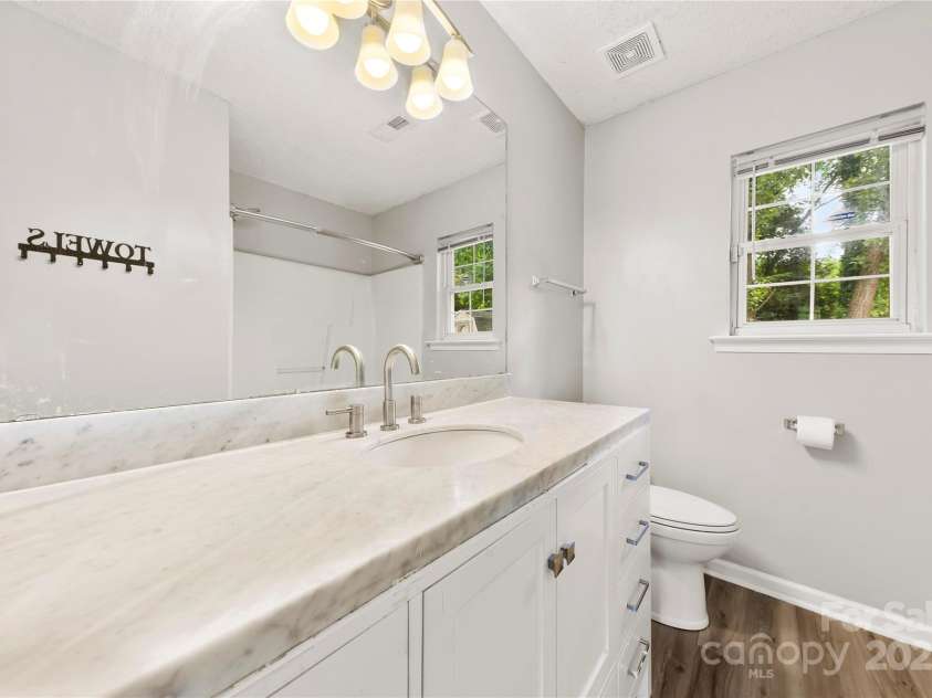 522 Klondike Lane, Charlotte, NC 28216.  MLS# CAR4264458, YatesRealty ID 23253. 