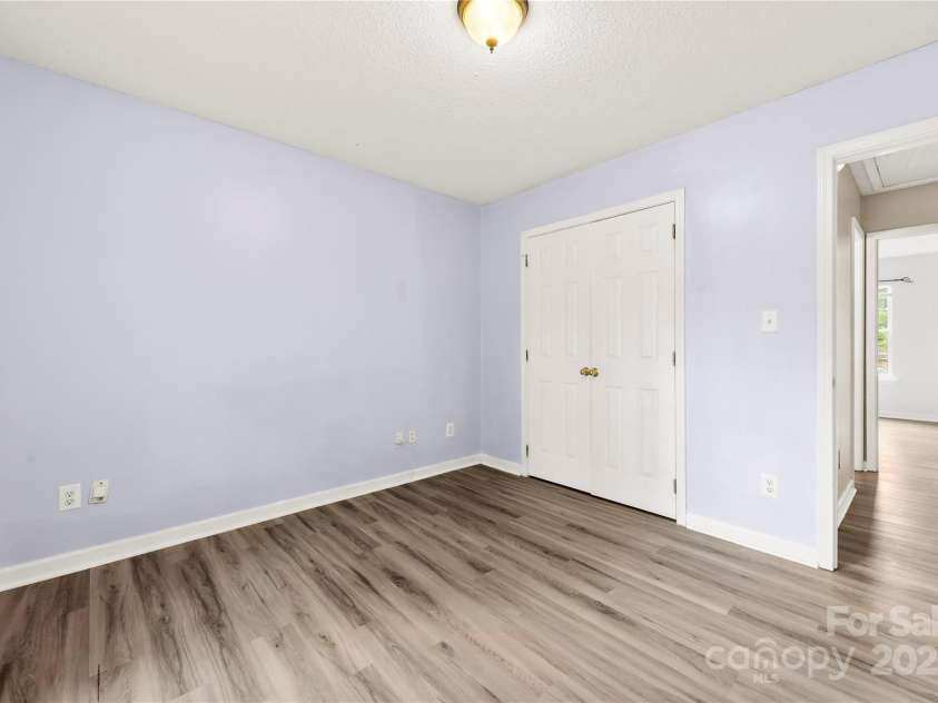 522 Klondike Lane, Charlotte, NC 28216.  MLS# CAR4264458, YatesRealty ID 23253. 