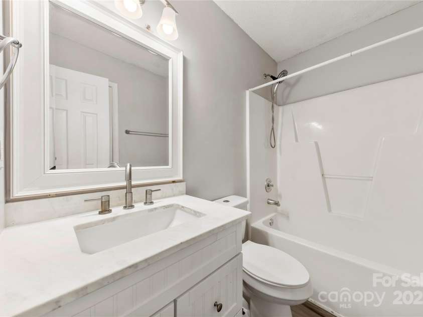 522 Klondike Lane, Charlotte, NC 28216.  MLS# CAR4264458, YatesRealty ID 23253. 