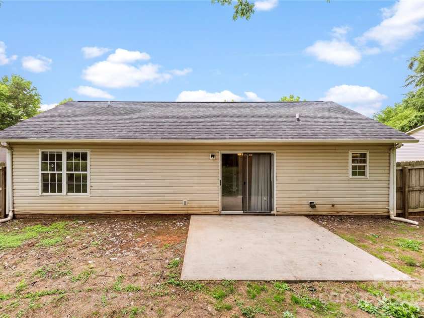 522 Klondike Lane, Charlotte, NC 28216.  MLS# CAR4264458, YatesRealty ID 23253. 