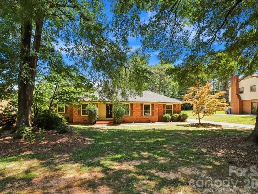 13507 Four Oaks Lane, Matthews, NC 28105.  MLS# CAR4383219, YatesRealty ID 23254. 