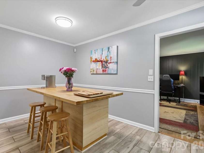 13507 Four Oaks Lane, Matthews, NC 28105.  MLS# CAR4383219, YatesRealty ID 23254. 