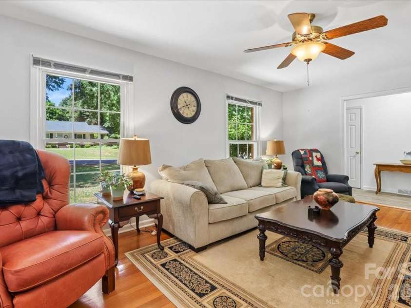13507 Four Oaks Lane, Matthews, NC 28105.  MLS# CAR4383219, YatesRealty ID 23254. 