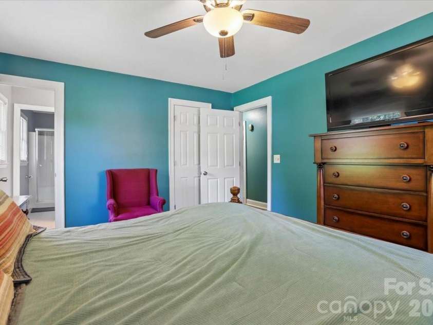 13507 Four Oaks Lane, Matthews, NC 28105.  MLS# CAR4383219, YatesRealty ID 23254. 