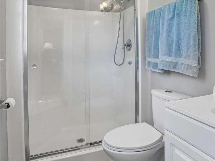 13507 Four Oaks Lane, Matthews, NC 28105.  MLS# CAR4383219, YatesRealty ID 23254. 