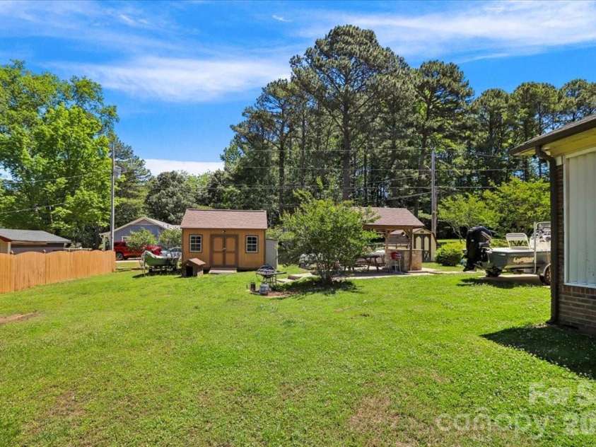 13507 Four Oaks Lane, Matthews, NC 28105.  MLS# CAR4383219, YatesRealty ID 23254. 