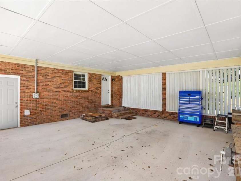 13507 Four Oaks Lane, Matthews, NC 28105.  MLS# CAR4383219, YatesRealty ID 23254. Carport