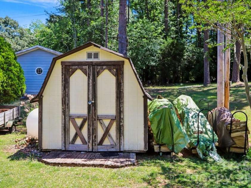 13507 Four Oaks Lane, Matthews, NC 28105.  MLS# CAR4383219, YatesRealty ID 23254. Extra shed storage