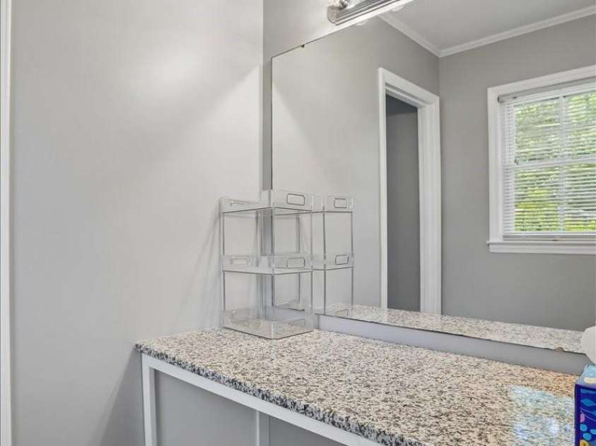 13507 Four Oaks Lane, Matthews, NC 28105.  MLS# CAR4383219, YatesRealty ID 23254. Primary vanity