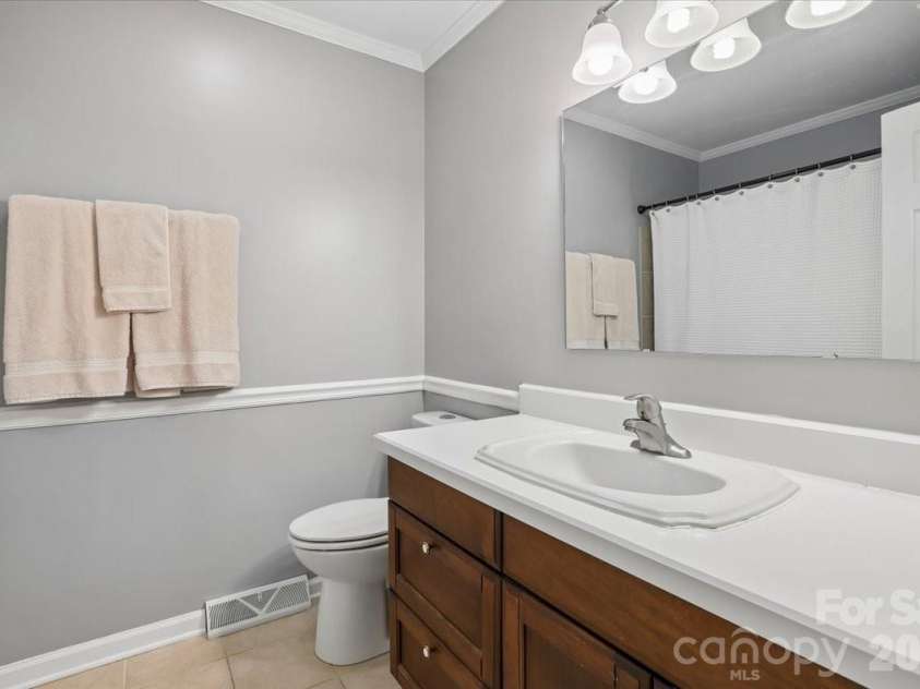13507 Four Oaks Lane, Matthews, NC 28105.  MLS# CAR4383219, YatesRealty ID 23254. Secondary bath