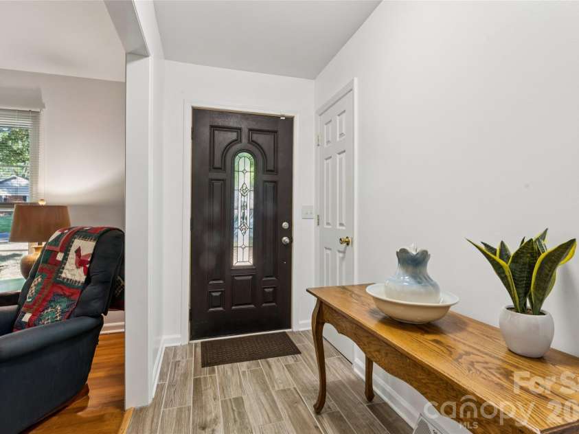13507 Four Oaks Lane, Matthews, NC 28105.  MLS# CAR4424835, YatesRealty ID 23254. 