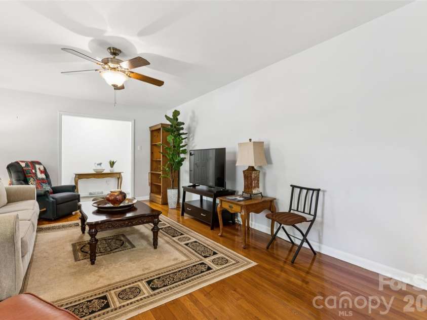 13507 Four Oaks Lane, Matthews, NC 28105.  MLS# CAR4424835, YatesRealty ID 23254. 