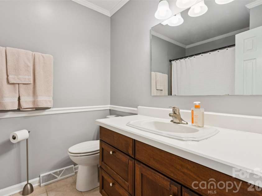 13507 Four Oaks Lane, Matthews, NC 28105.  MLS# CAR4424835, YatesRealty ID 23254. 
