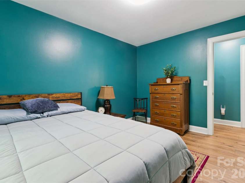 13507 Four Oaks Lane, Matthews, NC 28105.  MLS# CAR4424835, YatesRealty ID 23254. 