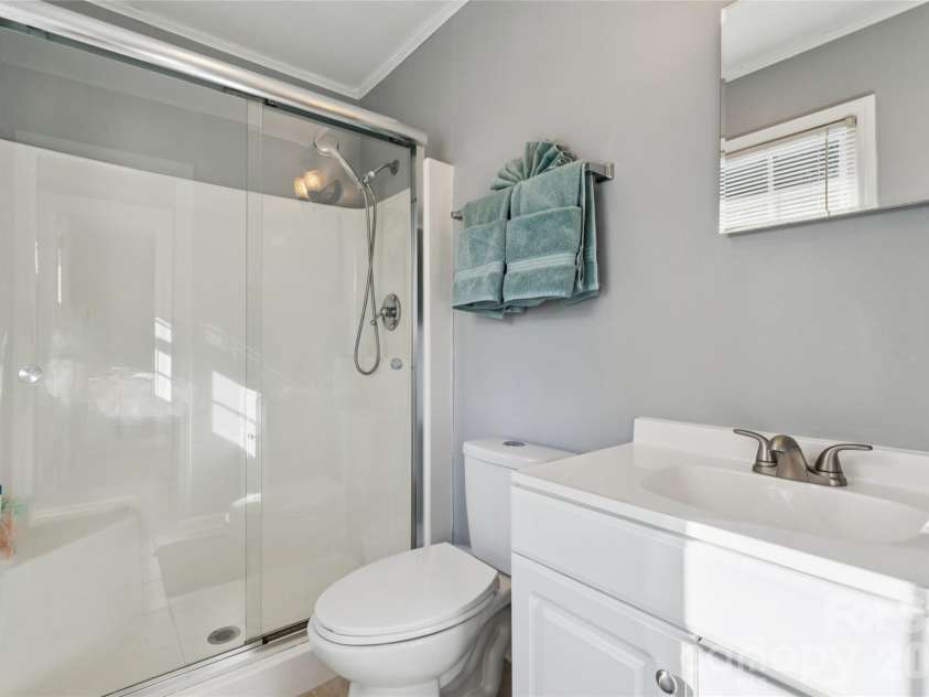 13507 Four Oaks Lane, Matthews, NC 28105.  MLS# CAR4424835, YatesRealty ID 23254. 