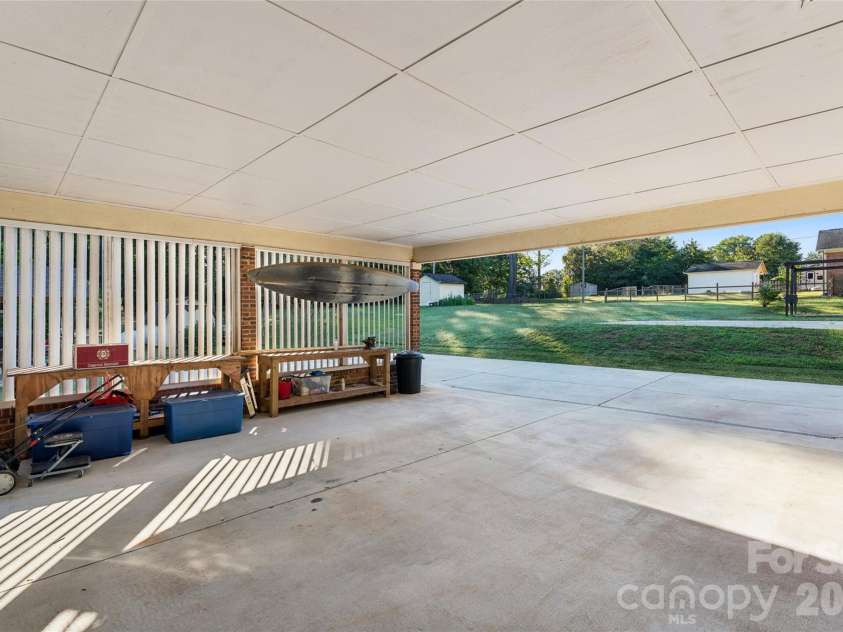 13507 Four Oaks Lane, Matthews, NC 28105.  MLS# CAR4424835, YatesRealty ID 23254. 