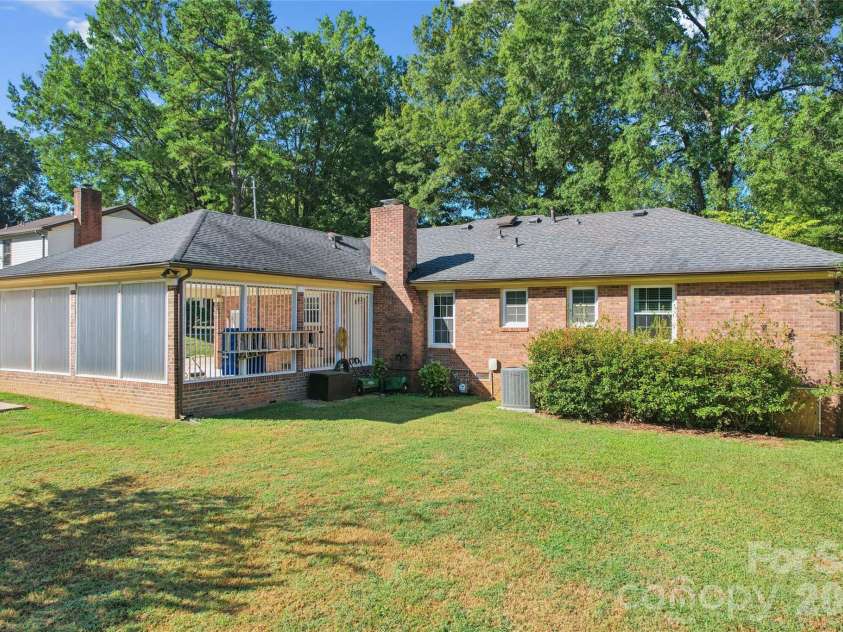 13507 Four Oaks Lane, Matthews, NC 28105.  MLS# CAR4424835, YatesRealty ID 23254. 