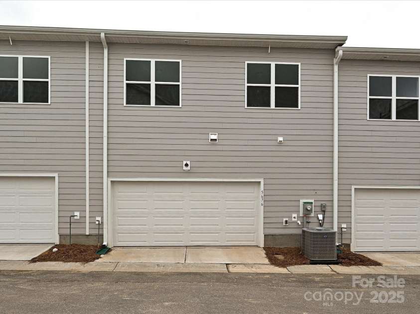 5676 Clear Creek Lane, Charlotte, NC 28215.  MLS# CAR4199092, YatesRealty ID 23254. 