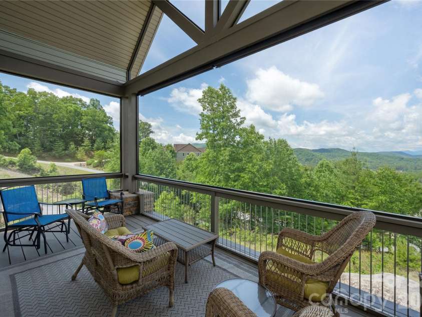 467 Crystal Heights Drive, Hendersonville, NC 28379.  MLS# CAR4374377, YatesRealty ID 23255. 