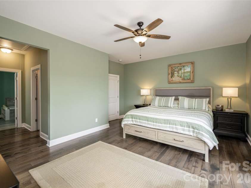 467 Crystal Heights Drive, Hendersonville, NC 28379.  MLS# CAR4374377, YatesRealty ID 23255. 