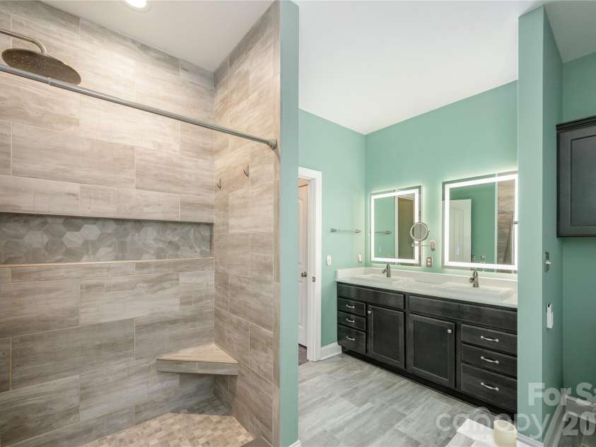 467 Crystal Heights Drive, Hendersonville, NC 28379.  MLS# CAR4374377, YatesRealty ID 23255. 