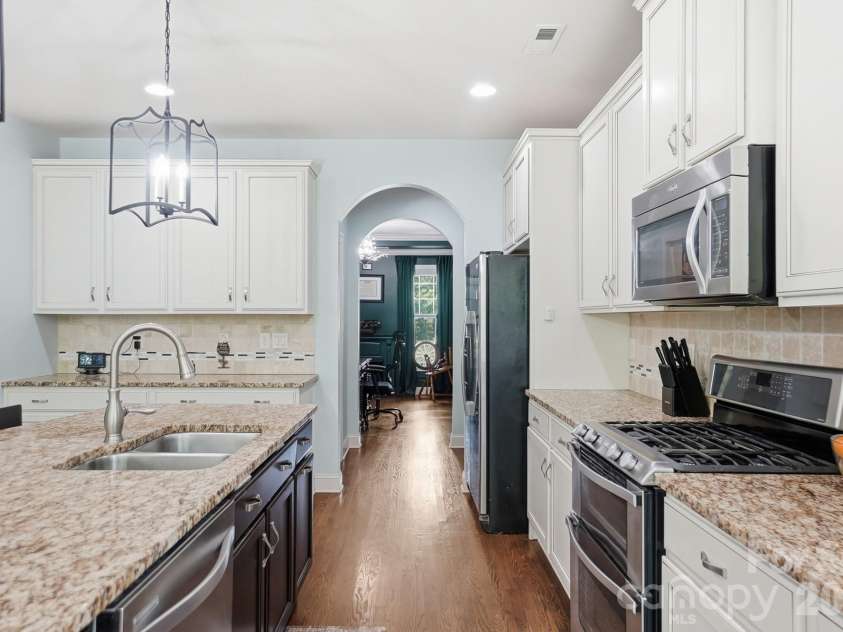522 Iron Horse Lane, Midland, NC 28107.  MLS# CAR4374807, YatesRealty ID 23256. 