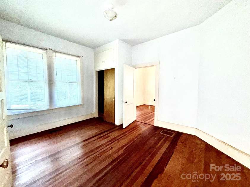 32 Pinecrest Avenue, Great Falls, SC 29055.  MLS# CAR4276649, YatesRealty ID 23257. 