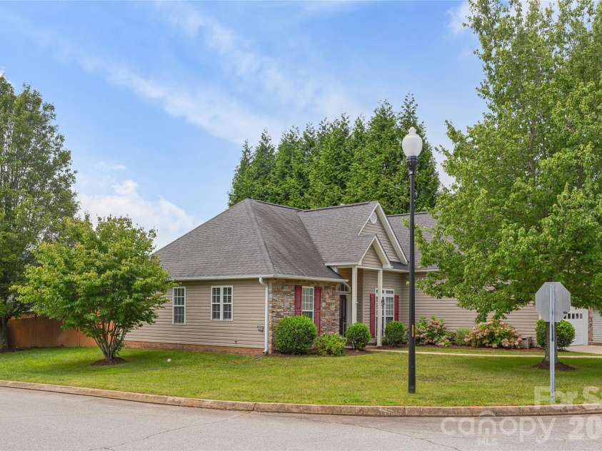 7 Morning Mist Road, Fletcher, NC 28732.  MLS# CAR4368070, YatesRealty ID 23258. 