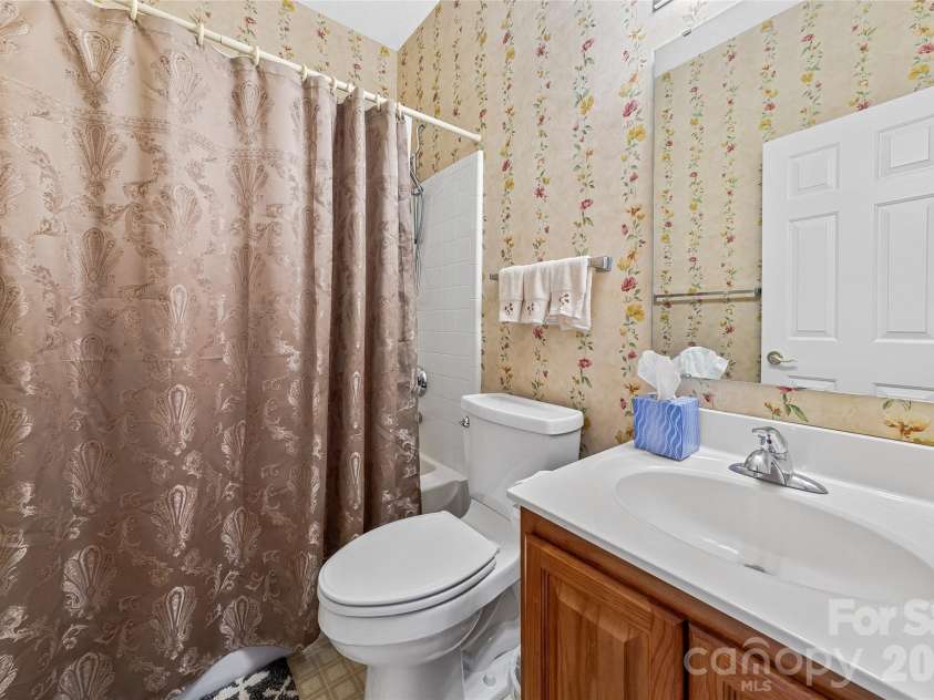7 Morning Mist Road, Fletcher, NC 28732.  MLS# CAR4368070, YatesRealty ID 23258. Full Bath