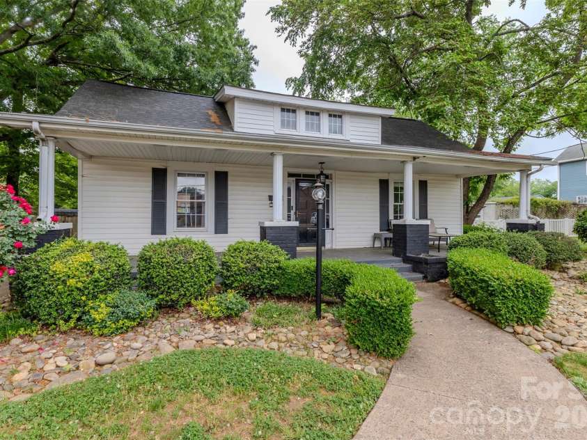 505 Mountain Street, Kings Mountain, NC 28086.  MLS# CAR4375572, YatesRealty ID 23259. 