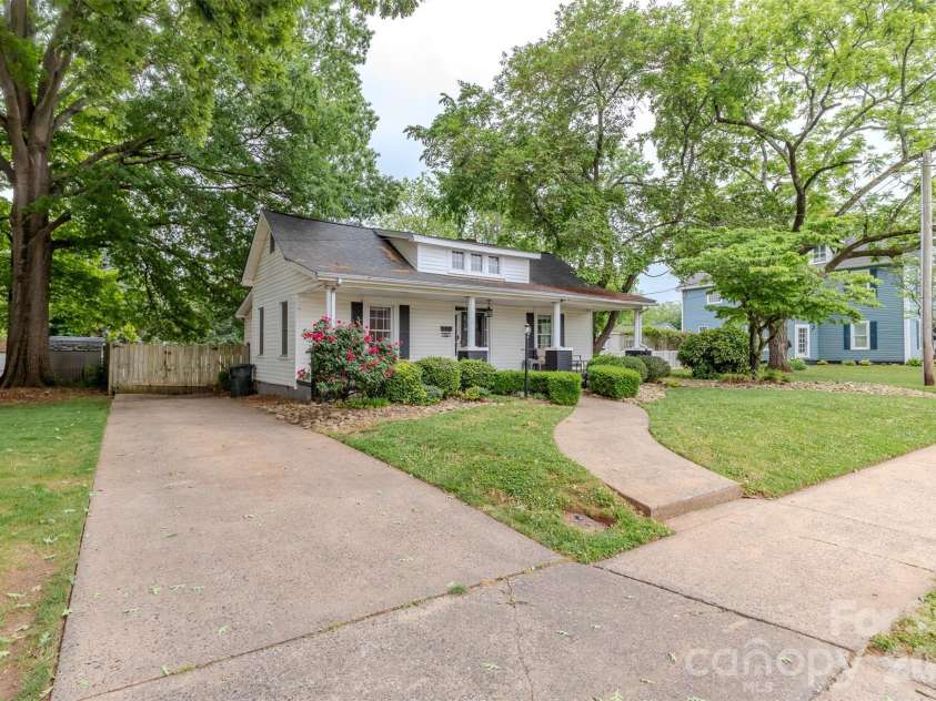 505 Mountain Street, Kings Mountain, NC 28086.  MLS# CAR4375572, YatesRealty ID 23259. 