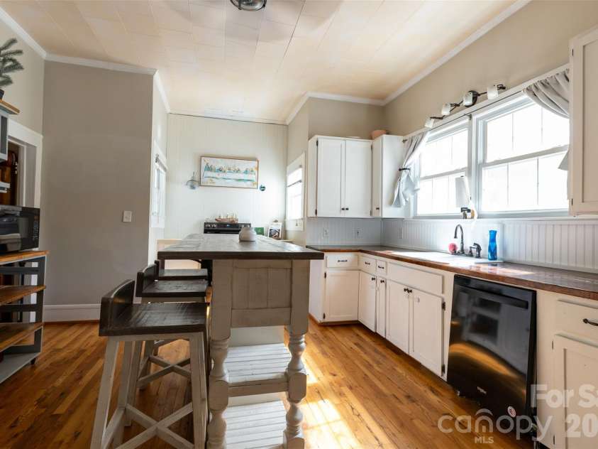 505 Mountain Street, Kings Mountain, NC 28086.  MLS# CAR4375572, YatesRealty ID 23259. 