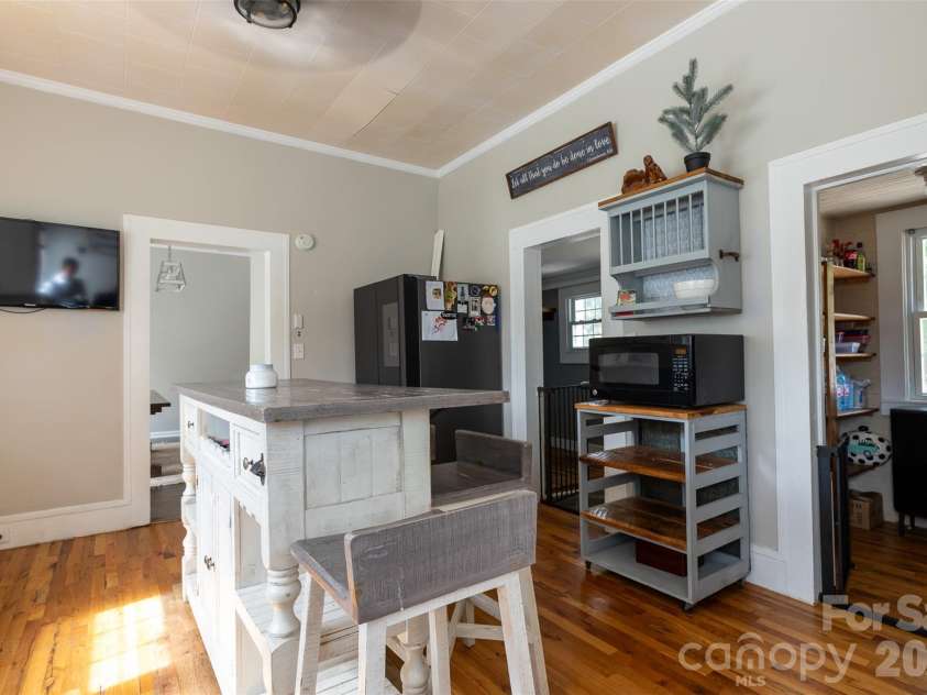 505 Mountain Street, Kings Mountain, NC 28086.  MLS# CAR4375572, YatesRealty ID 23259. 