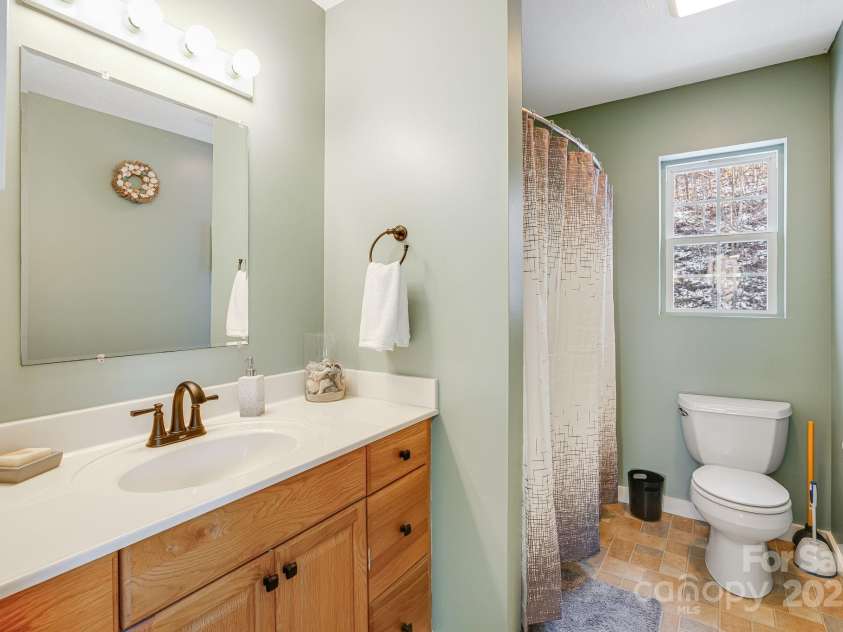 110 Red Wolf Lane, Mars Hill, NC 28754.  MLS# CAR4239848, YatesRealty ID 2326. Upstairs full bathroom