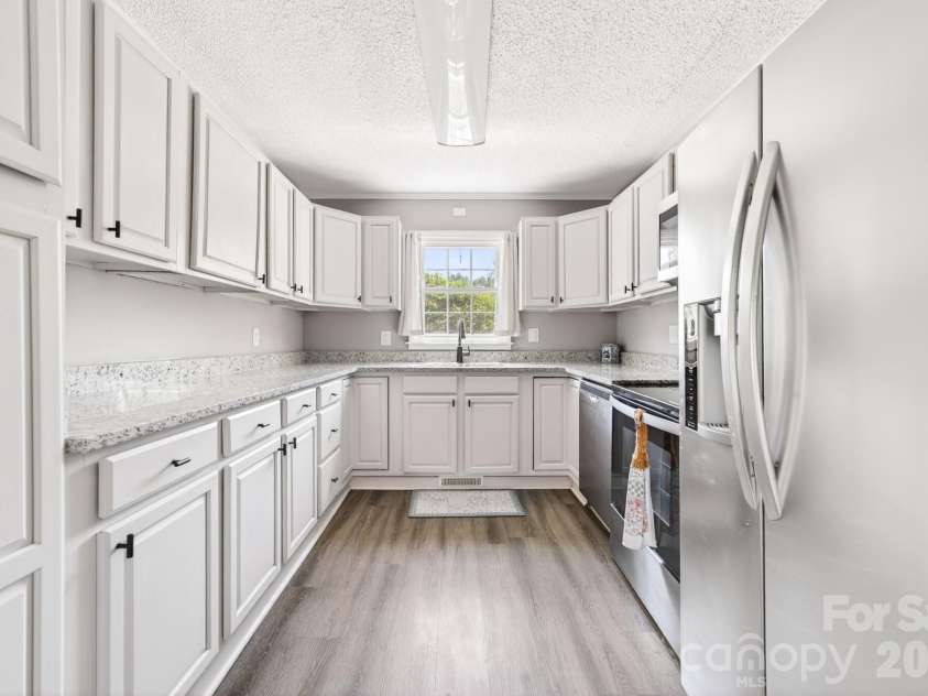 204 Harrelson Road, Cherryville, NC 28021.  MLS# CAR4373774, YatesRealty ID 23260. Kitchen