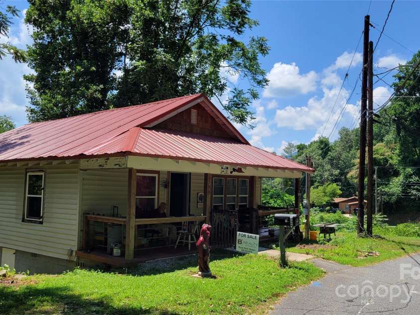 160 Cleveland Road, Tryon, NC 28782.  MLS# CAR4274322, YatesRealty ID 23261. 