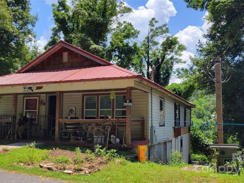 160 Cleveland Road, Tryon, NC 28782.  MLS# CAR4274322, YatesRealty ID 23261. 