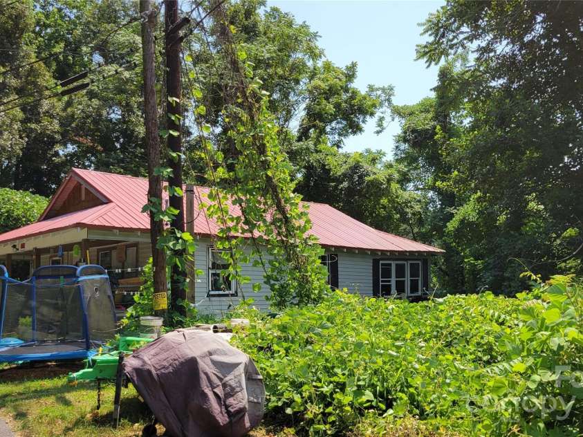 160 Cleveland Road, Tryon, NC 28782.  MLS# CAR4274322, YatesRealty ID 23261. 