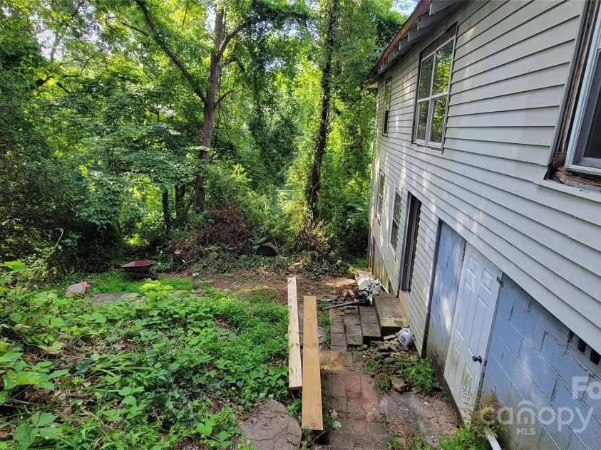 160 Cleveland Road, Tryon, NC 28782.  MLS# CAR4274322, YatesRealty ID 23261. Left side