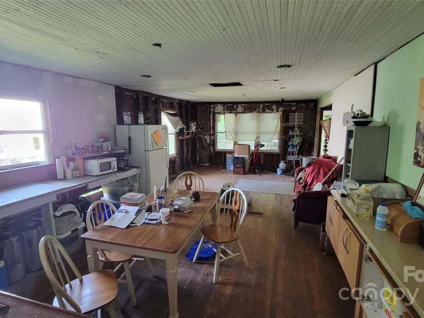 160 Cleveland Road, Tryon, NC 28782.  MLS# CAR4274322, YatesRealty ID 23261. Main fllor