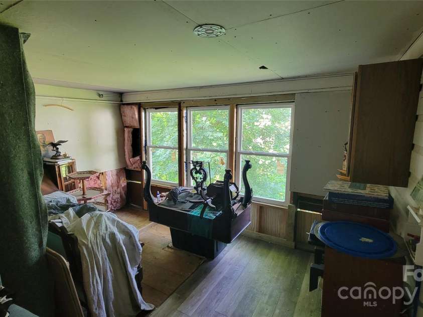 160 Cleveland Road, Tryon, NC 28782.  MLS# CAR4274322, YatesRealty ID 23261. Main floor