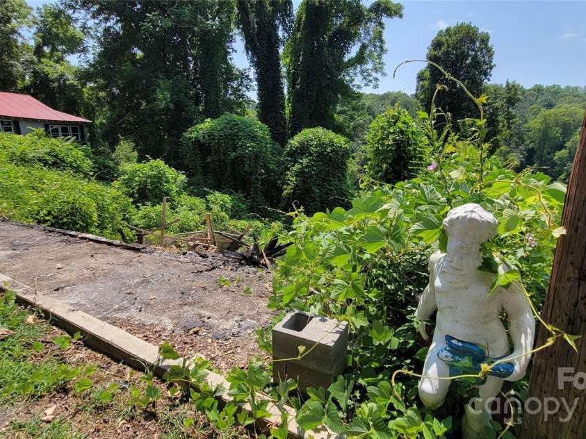 160 Cleveland Road, Tryon, NC 28782.  MLS# CAR4274322, YatesRealty ID 23261. Right lot