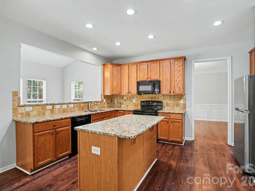 3208 Bur Oak Drive, Gastonia, NC 28056.  MLS# CAR4380752, YatesRealty ID 23261. Kitchen