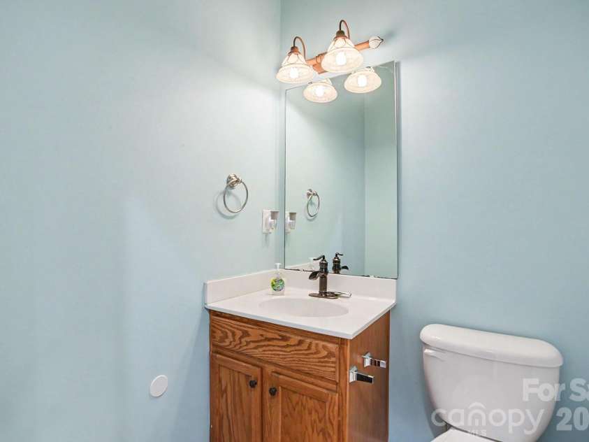 3208 Bur Oak Drive, Gastonia, NC 28056.  MLS# CAR4380752, YatesRealty ID 23261. Main Floor Full Bath
