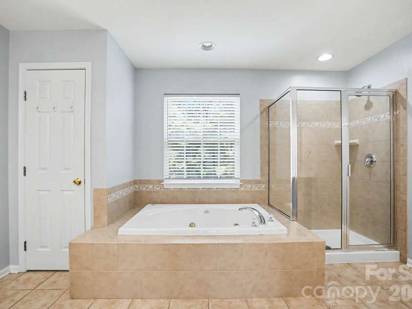 3208 Bur Oak Drive, Gastonia, NC 28056.  MLS# CAR4380752, YatesRealty ID 23261. Primary Bath