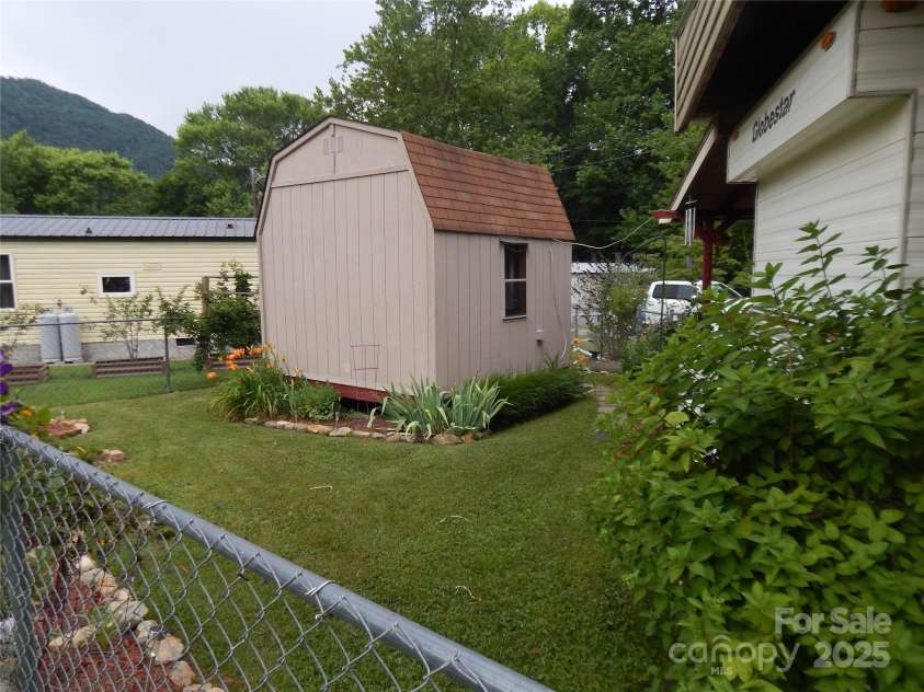 90 Park Place, Maggie Valley, NC 28751.  MLS# CAR4275343, YatesRealty ID 23263. 