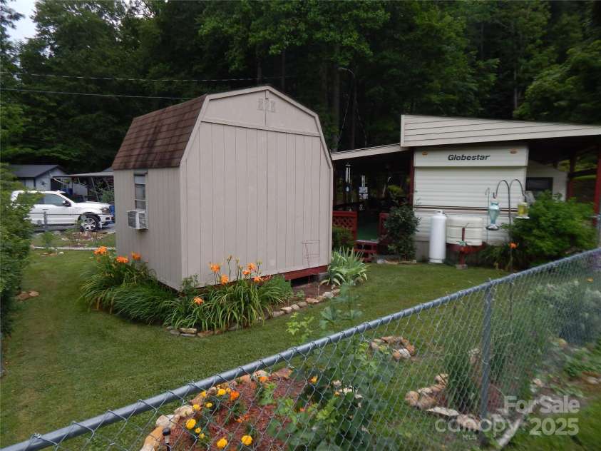 90 Park Place, Maggie Valley, NC 28751.  MLS# CAR4275343, YatesRealty ID 23263. 