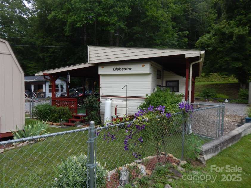 90 Park Place, Maggie Valley, NC 28751.  MLS# CAR4275343, YatesRealty ID 23263. 